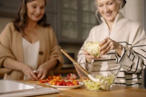 Read more about the article Healthy Snacks for Seniors Who Get Hungry Between Meals