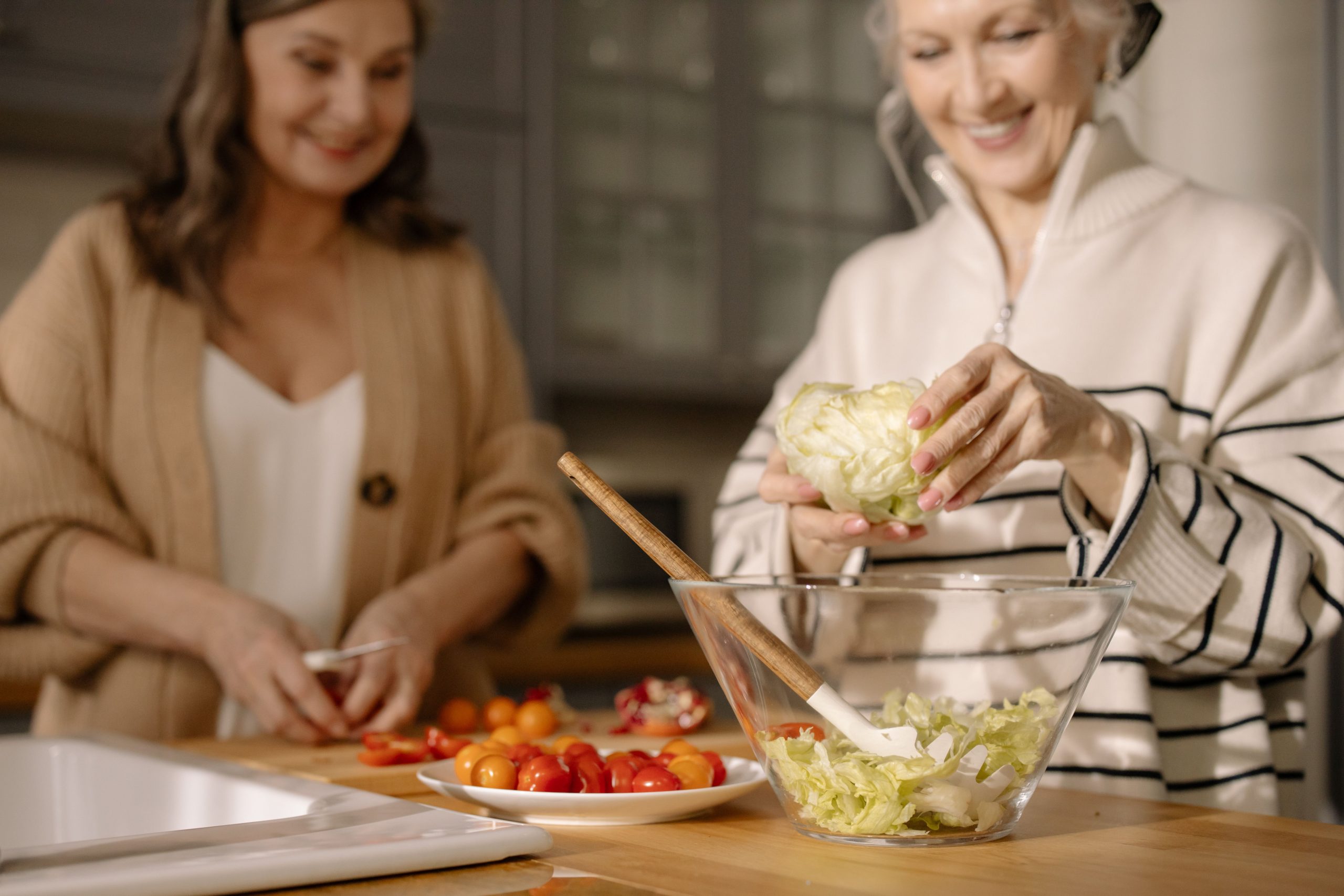 You are currently viewing Healthy Snacks for Seniors Who Get Hungry Between Meals
