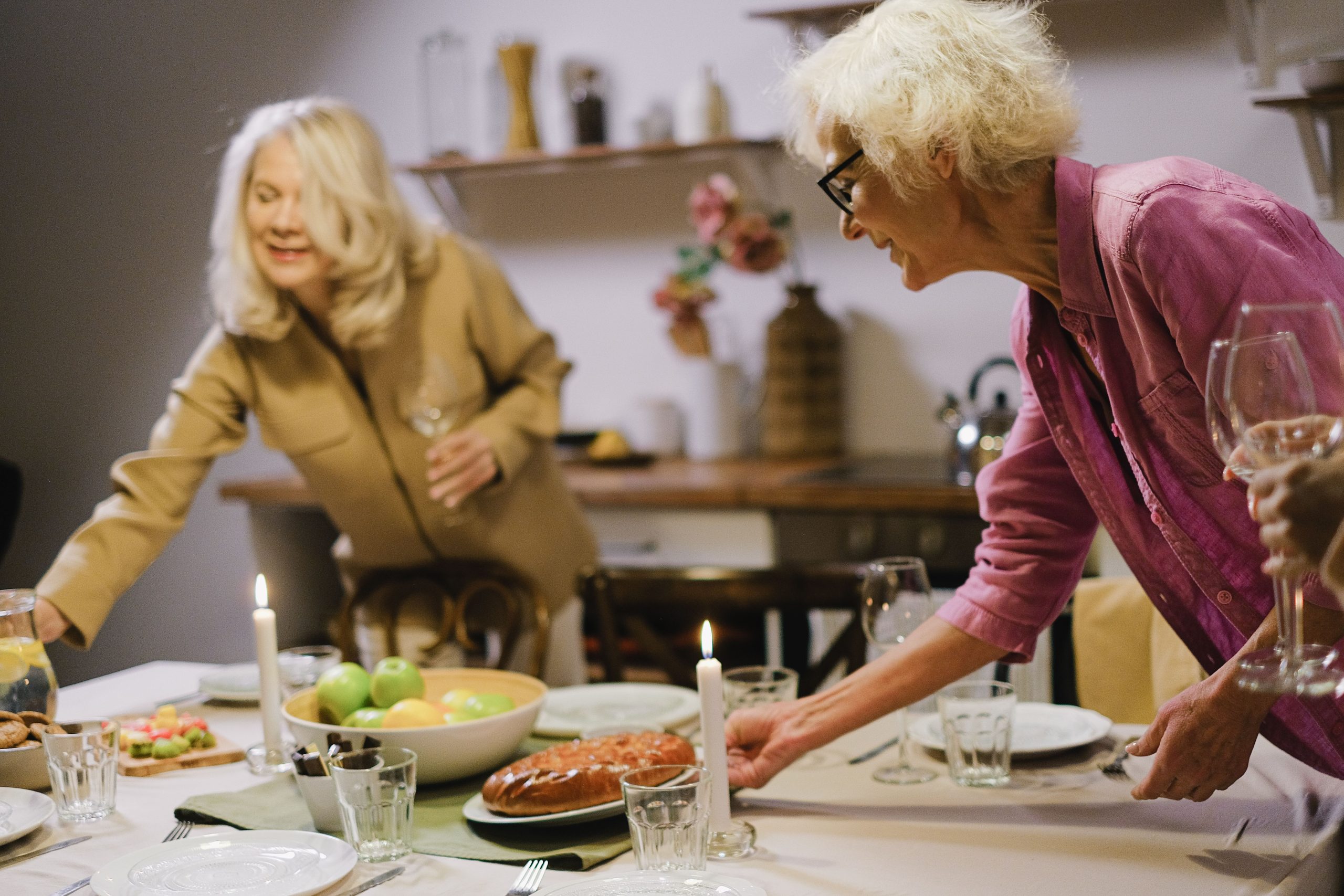 You are currently viewing How Caregivers Can Make Mealtime More Enjoyable for Aging Parents
